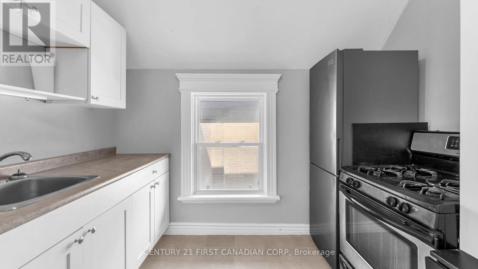 118 WHARNCLIFFE ROAD S photo 3