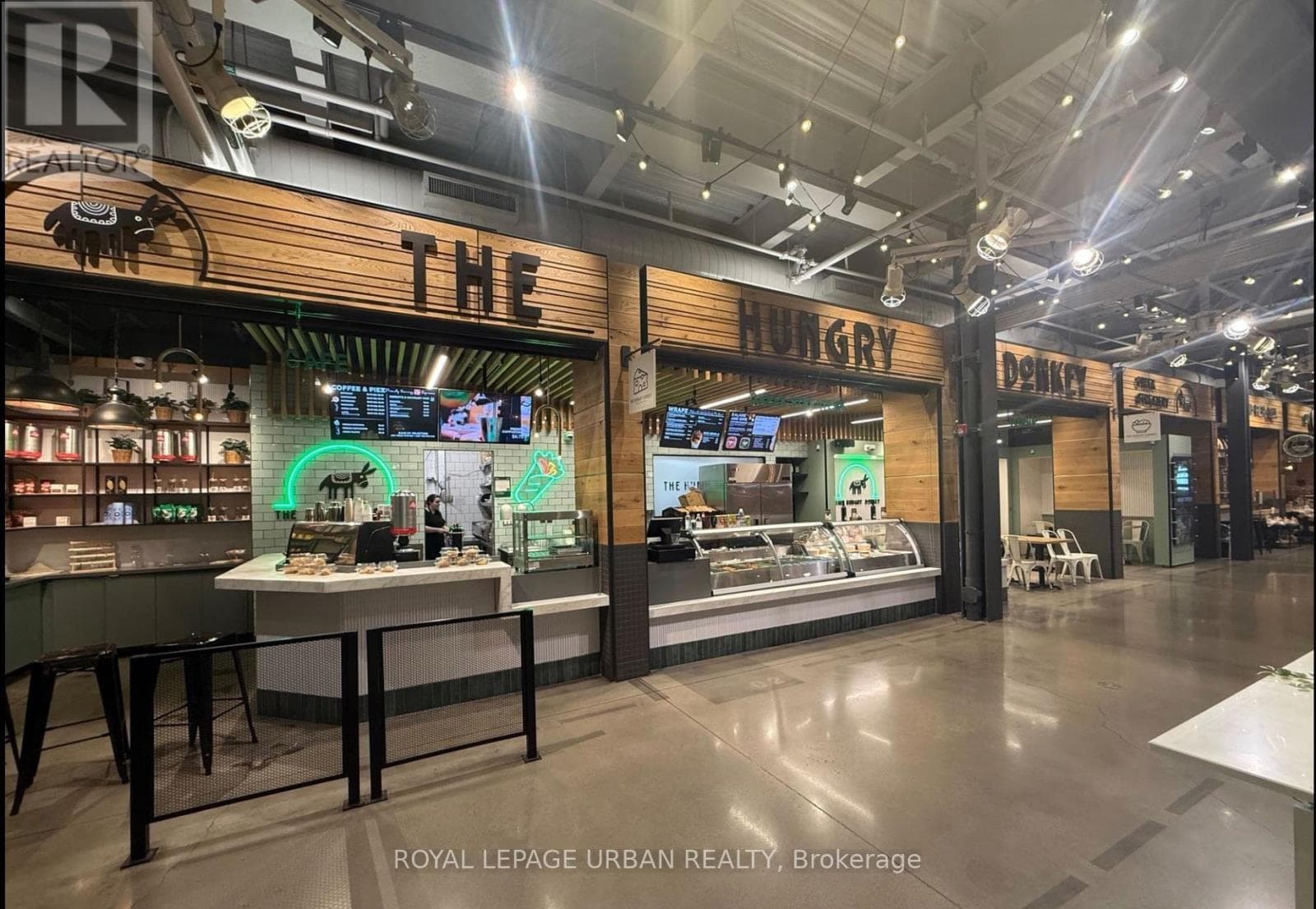 business at 17600 YONGE STREET — $239,000