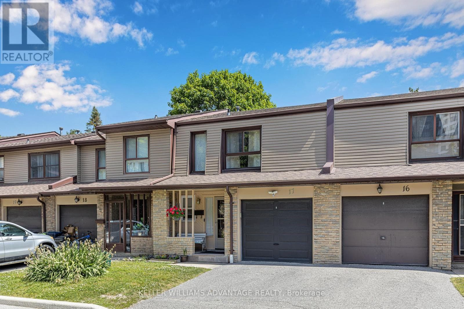 17 - 1051 SANDHURST CIRCLE photo 2