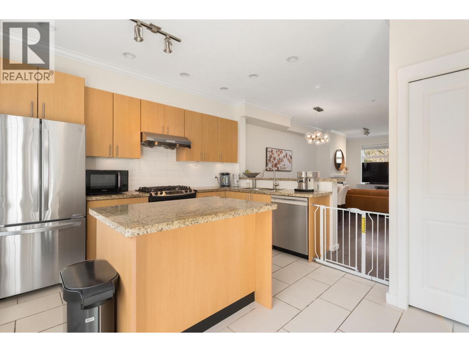 319 W 59TH AVENUE photo 4