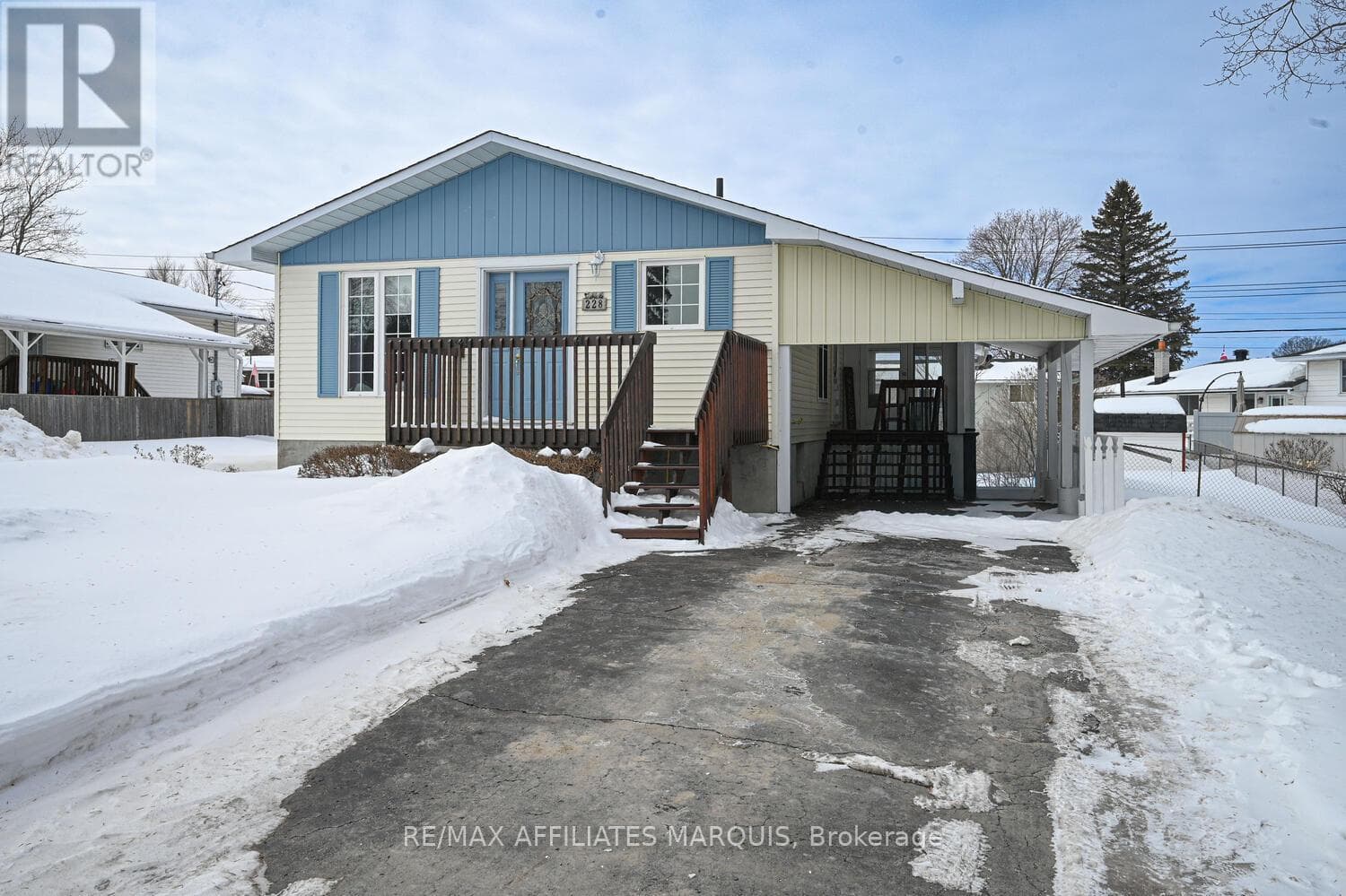 228 BROCKVILLE STREET photo 2