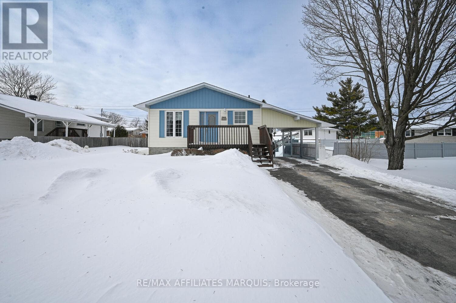 228 BROCKVILLE STREET photo 3