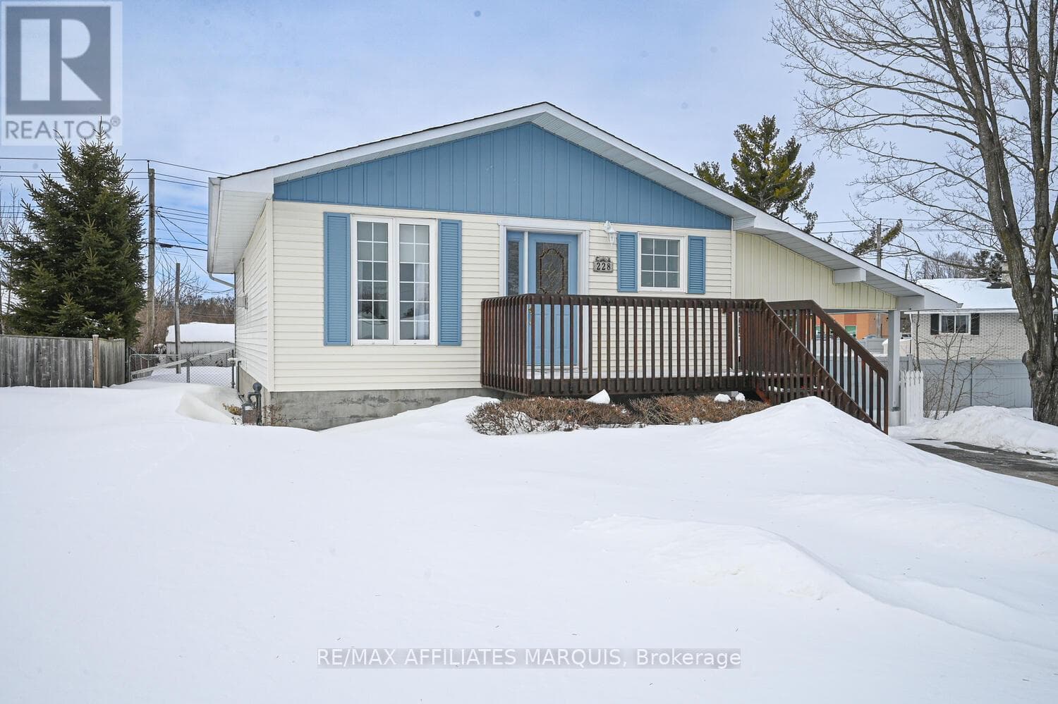 228 BROCKVILLE STREET photo 5