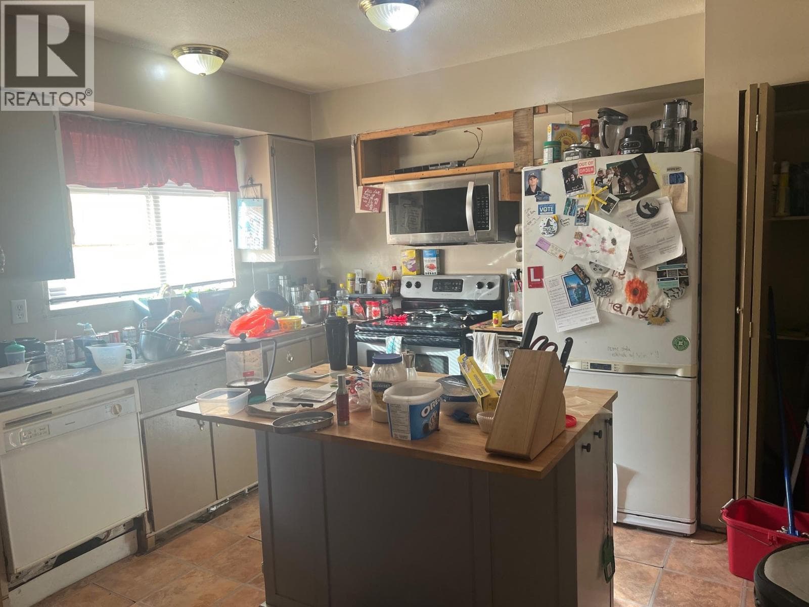 4809 51A Avenue photo 3