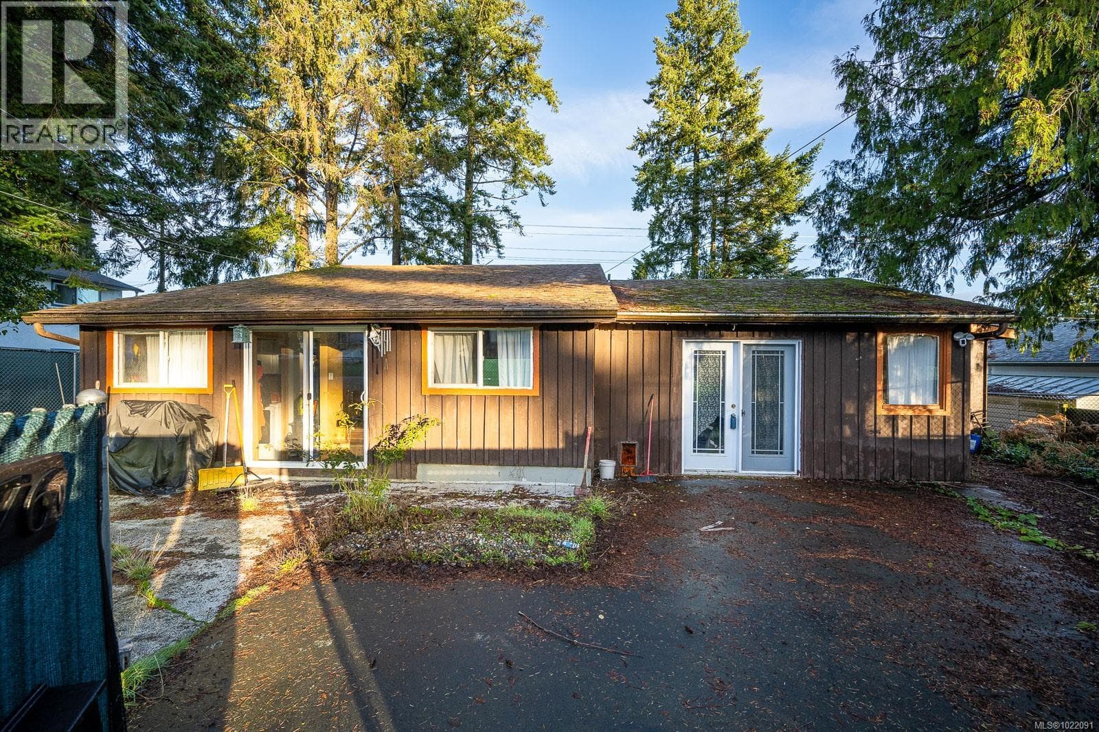 1 bed 1 bath single family at 1576 Owen Rd — $499,900