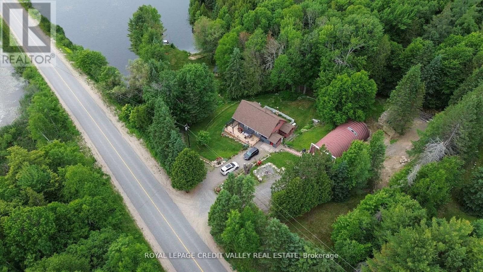 992 SOUTH BAPTISTE LAKE ROAD photo 2