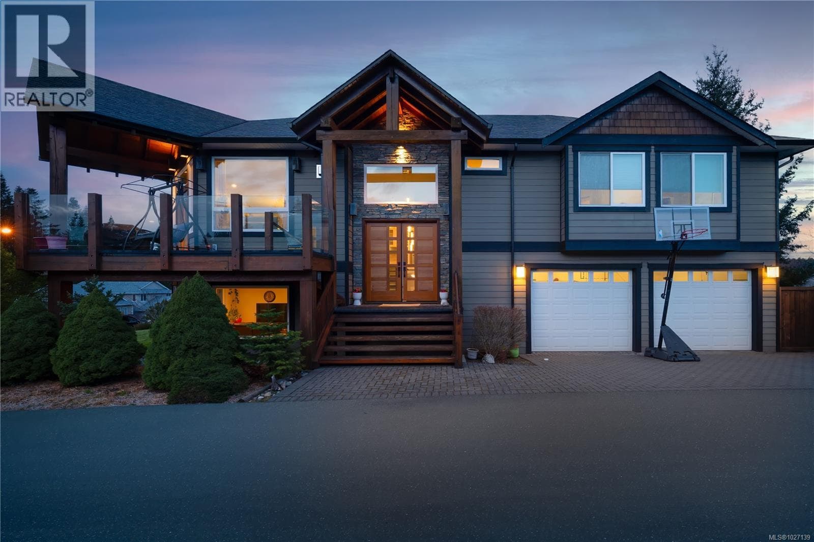 4 bed 3 bath single family at 1674 Trumpeter Cres — $1,495,000