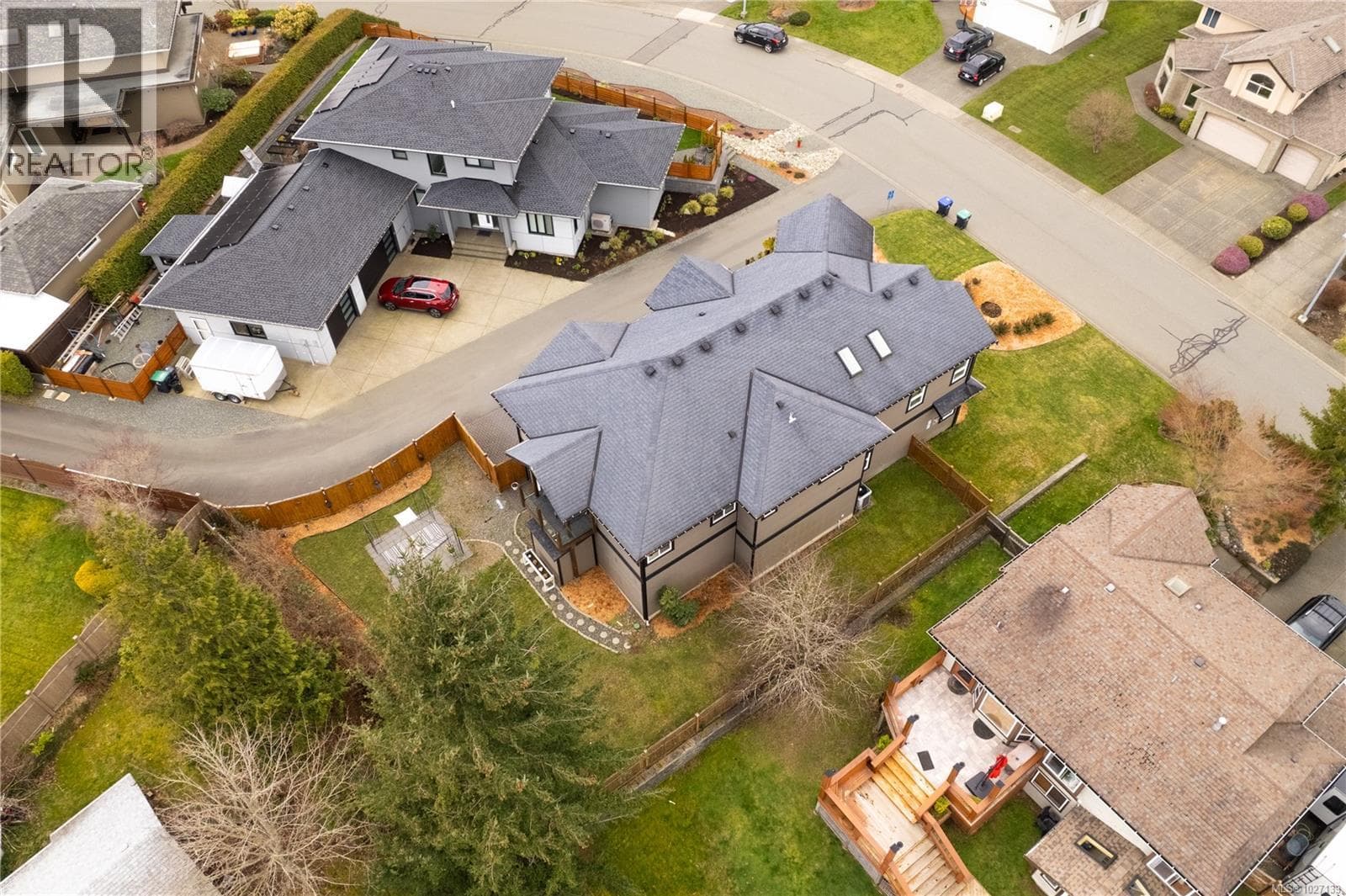 1674 Trumpeter Cres photo 4
