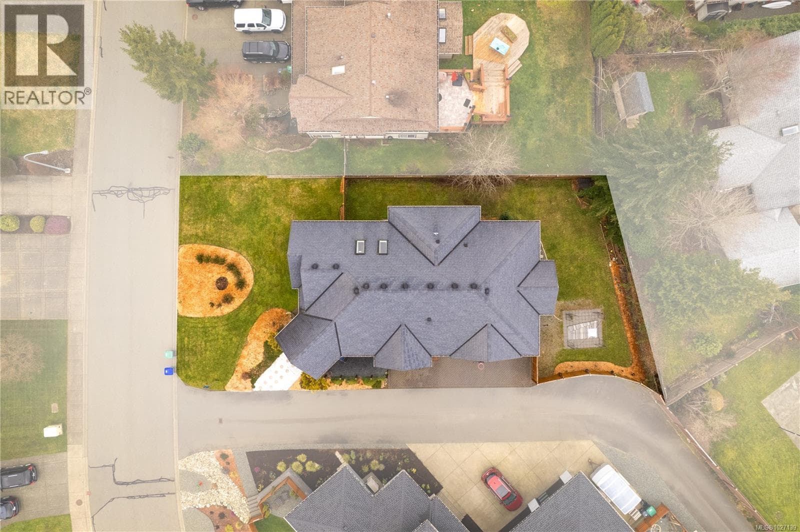 1674 Trumpeter Cres photo 5