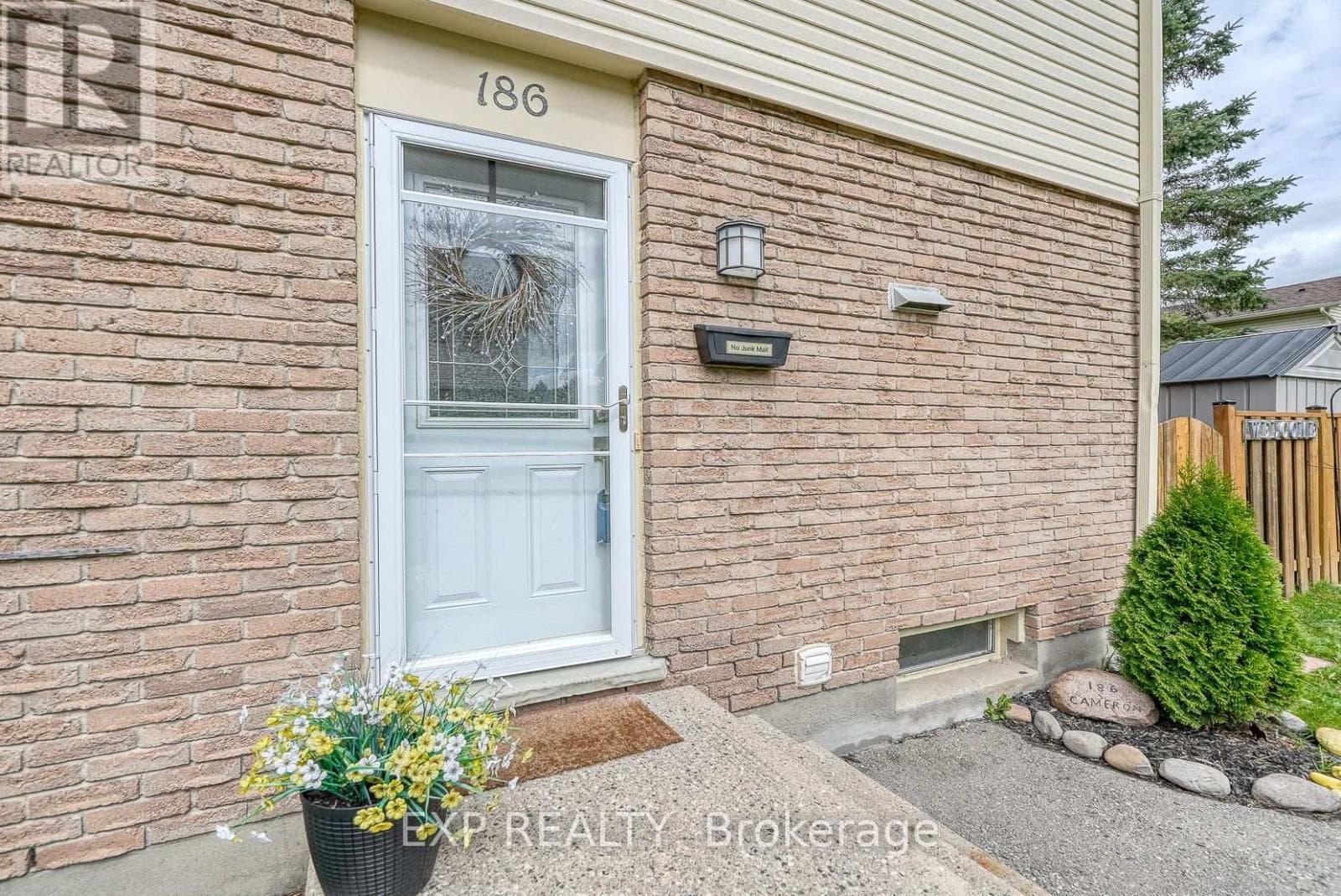 186 - 230 CLARKE ROAD photo 2
