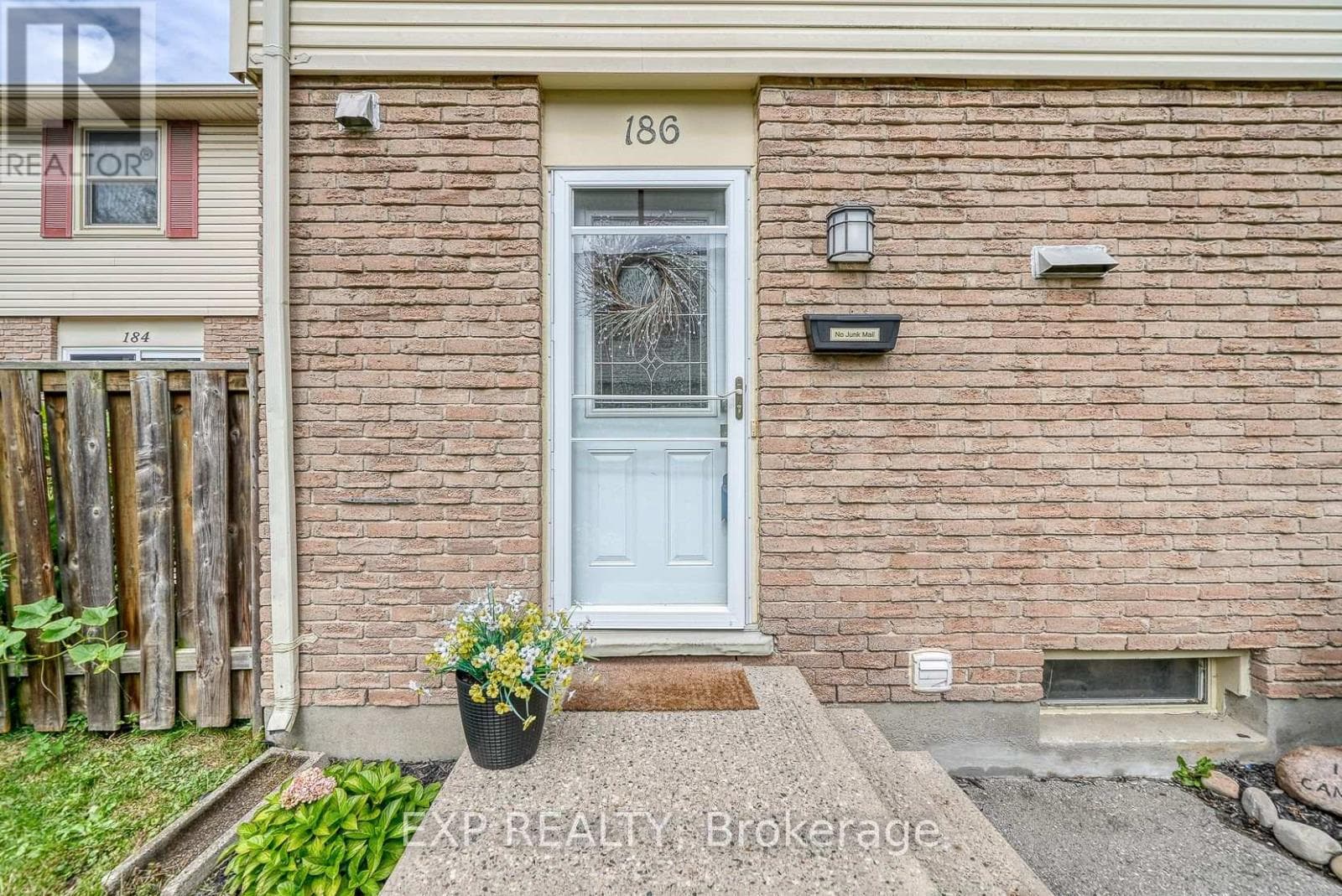 186 - 230 CLARKE ROAD photo 3
