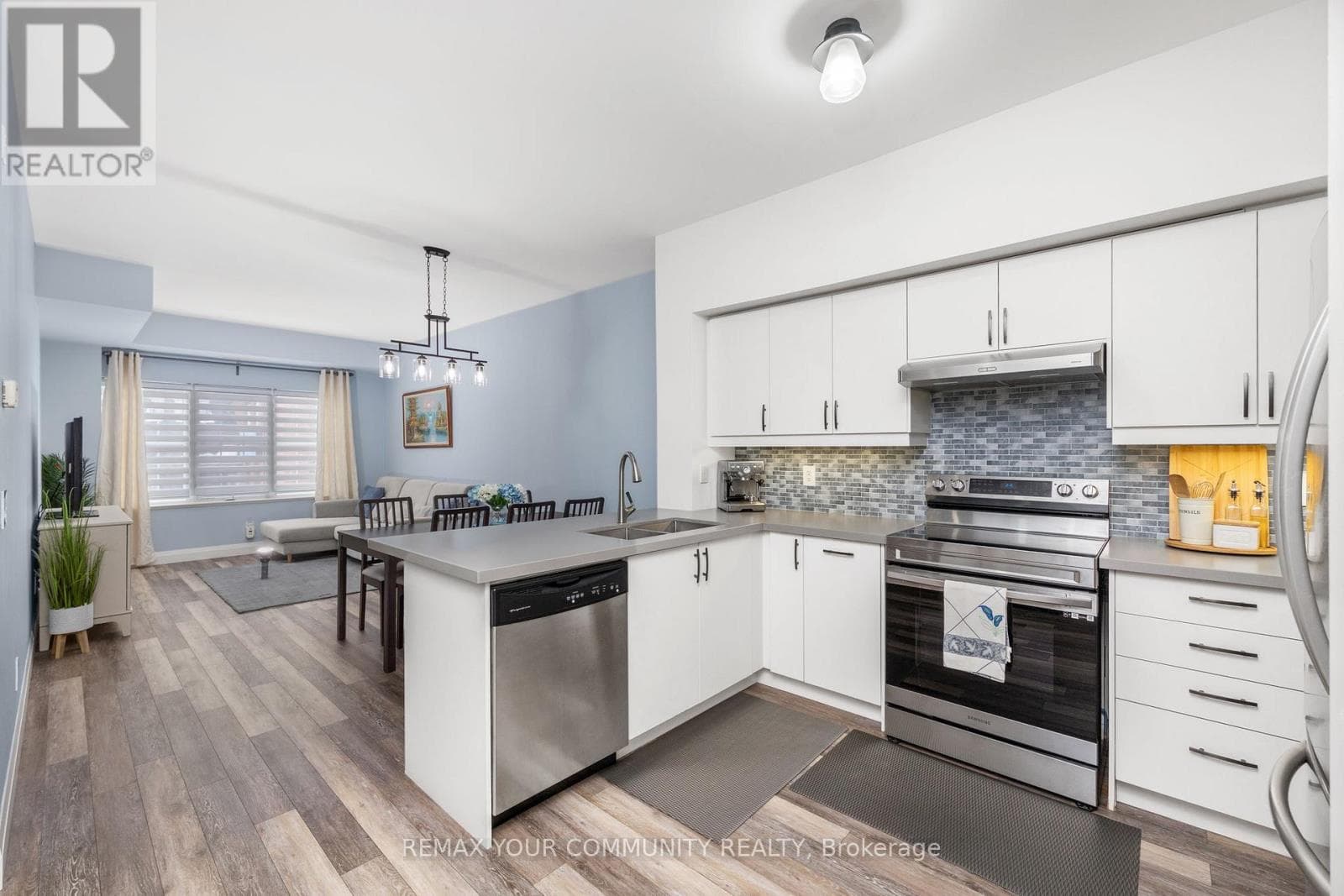 202 - 9973 KEELE STREET photo 4