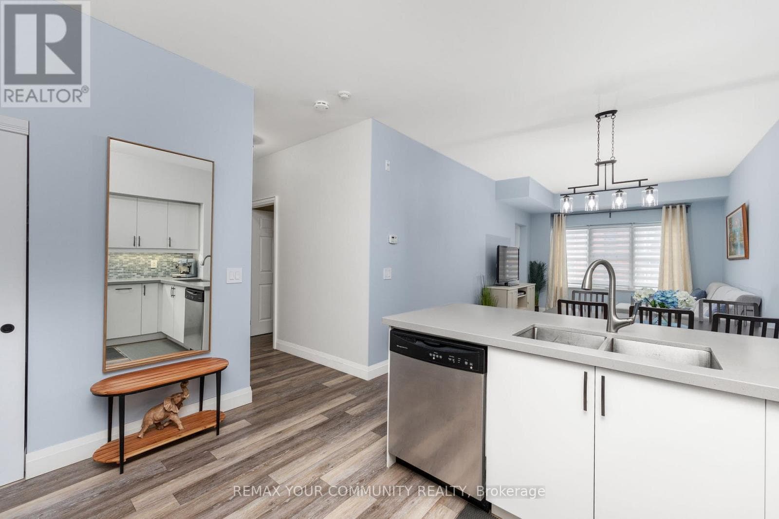202 - 9973 KEELE STREET photo 5