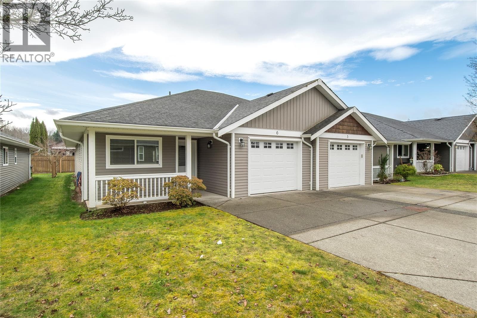 6 3400 Coniston Cres photo 3