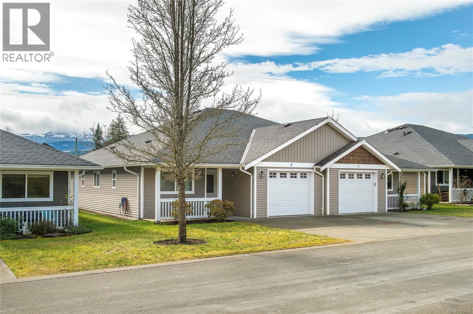 6 3400 Coniston Cres photo 2