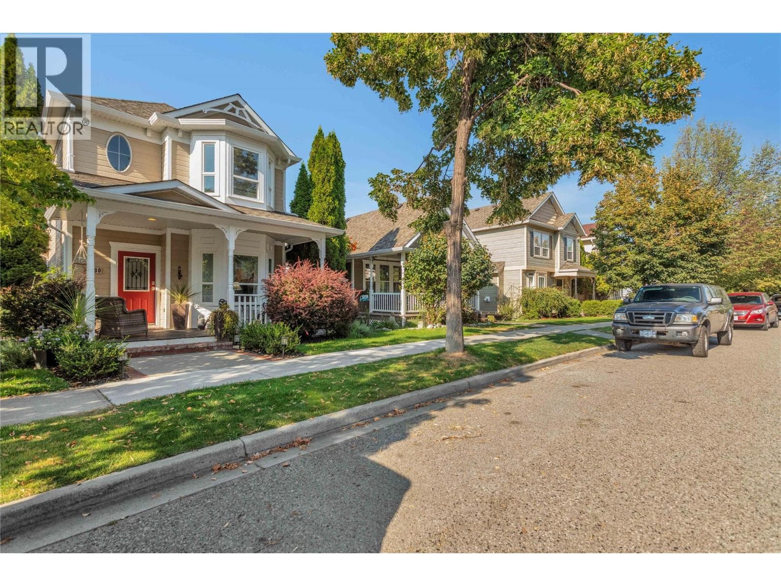430 McCarren Avenue photo 4