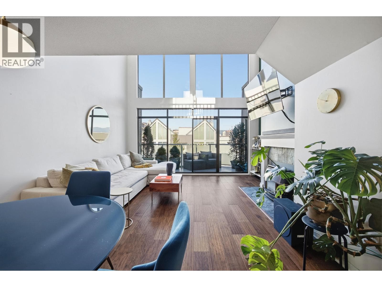 406 48 RICHMOND STREET photo 3