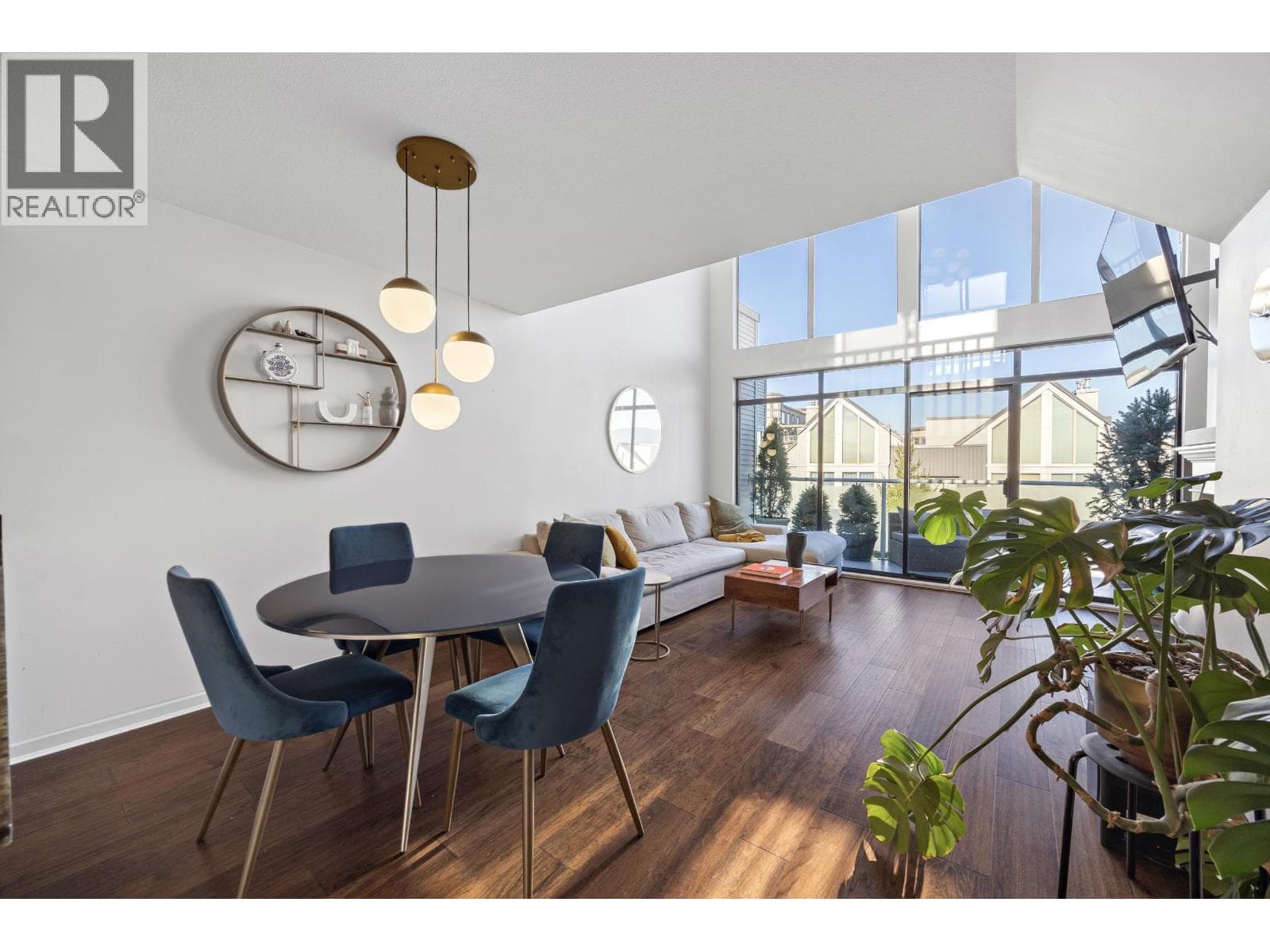 406 48 RICHMOND STREET photo 4