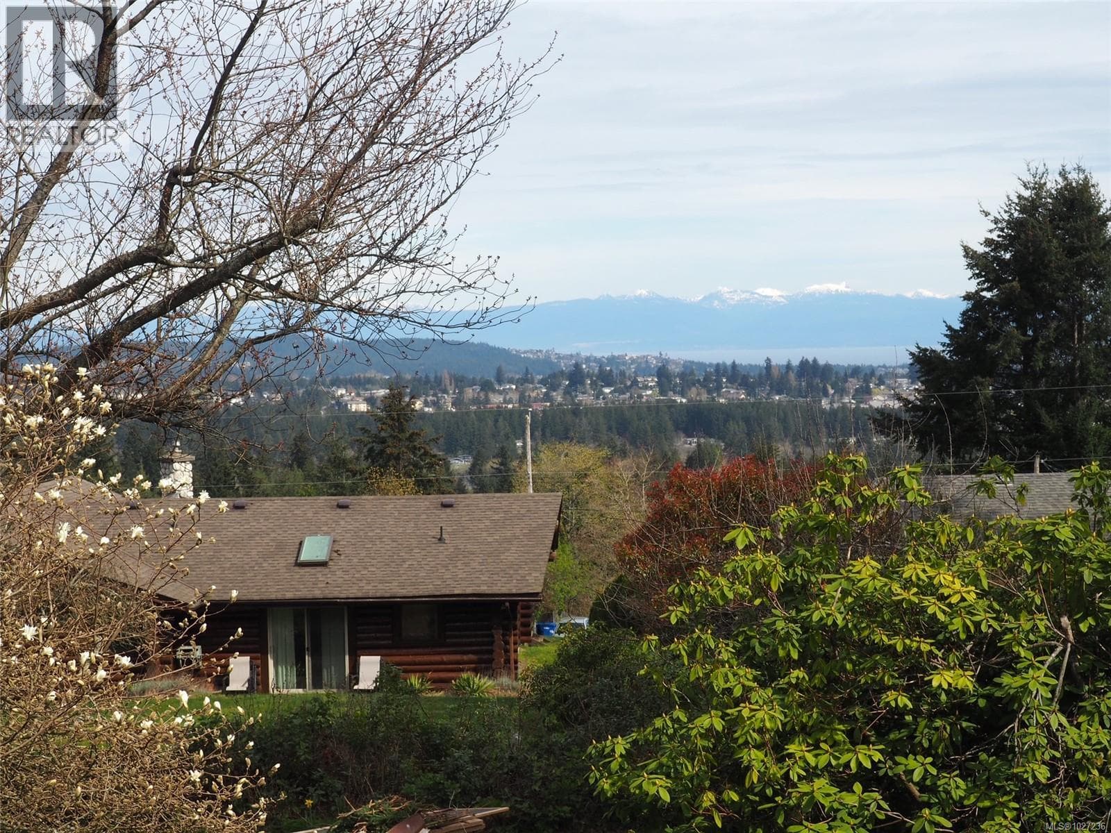 3 bed 2 bath single family at 2331 Panorama View Dr — $799,000