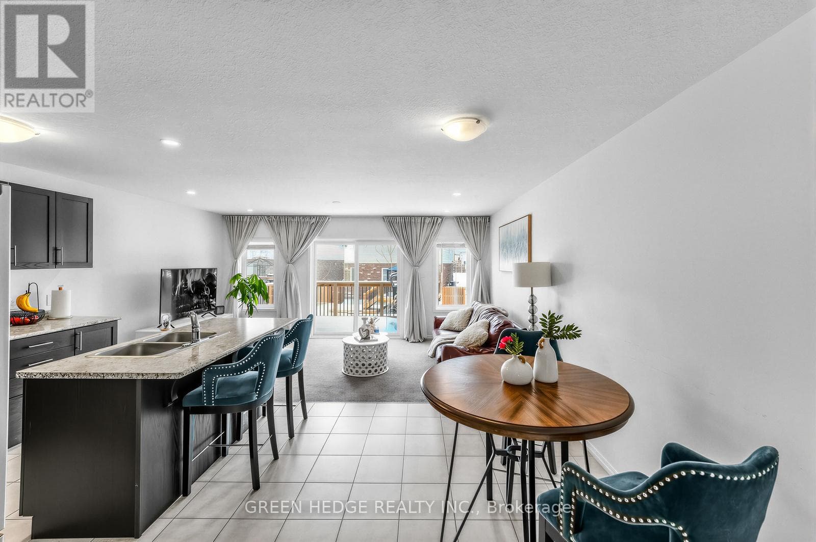 47 - 135 HARDCASTLE DRIVE photo 5