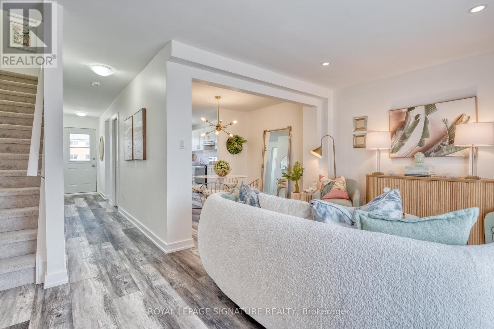 22 - 20 ANNA CAPRI DRIVE photo 2