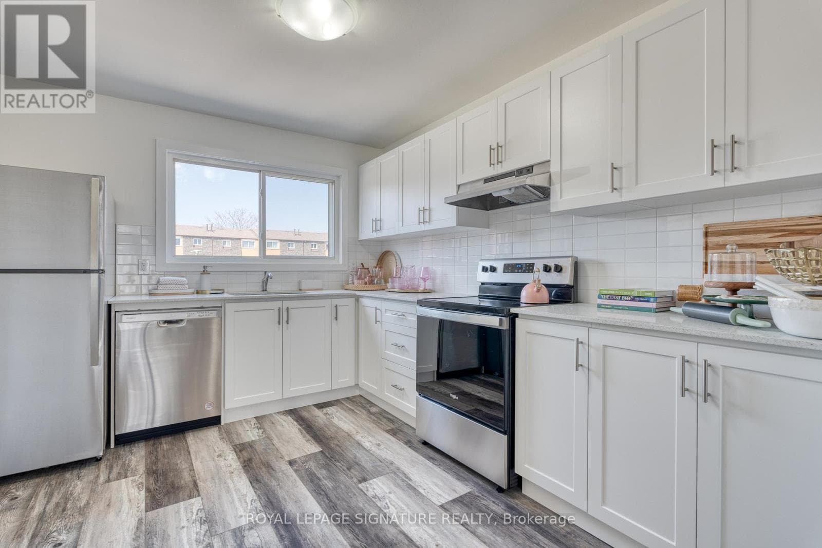 22 - 20 ANNA CAPRI DRIVE photo 5