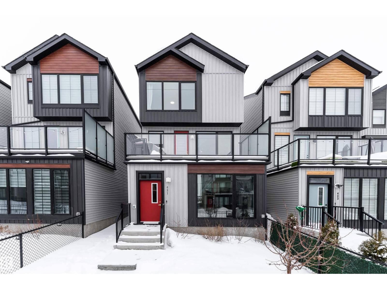 3 bed 3 bath single family at 427 39 ST SW — $505,000