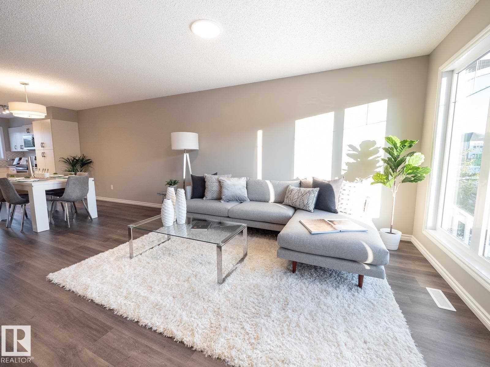 390 Eastwood DR — photo 3