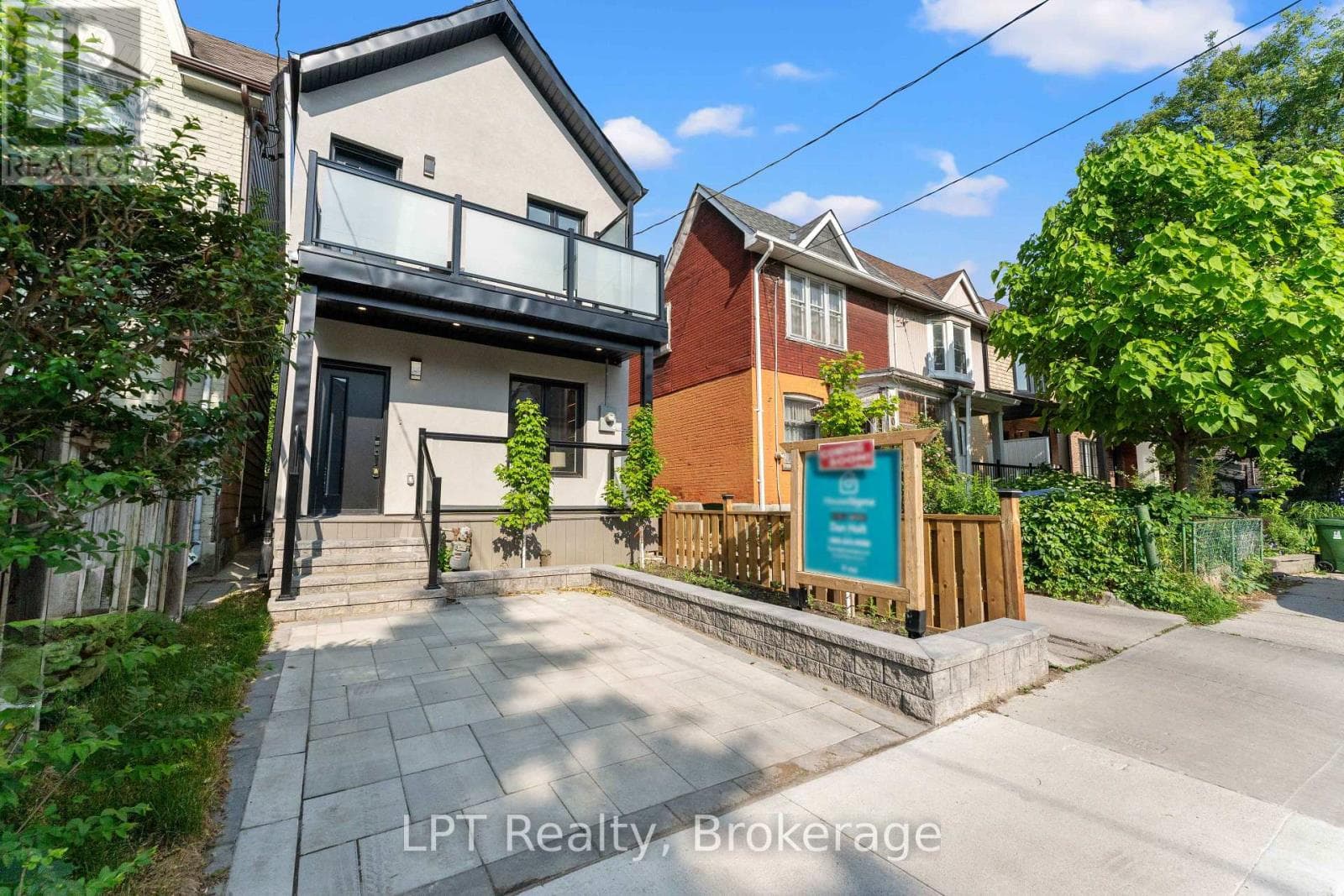 204 FRANKLIN AVENUE photo 2