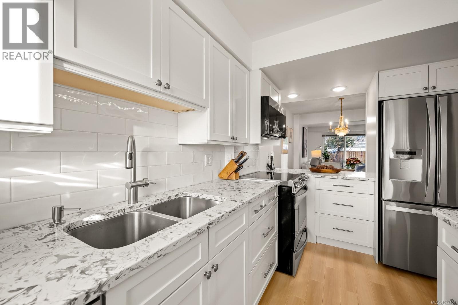 305 1537 Noel Ave photo 2
