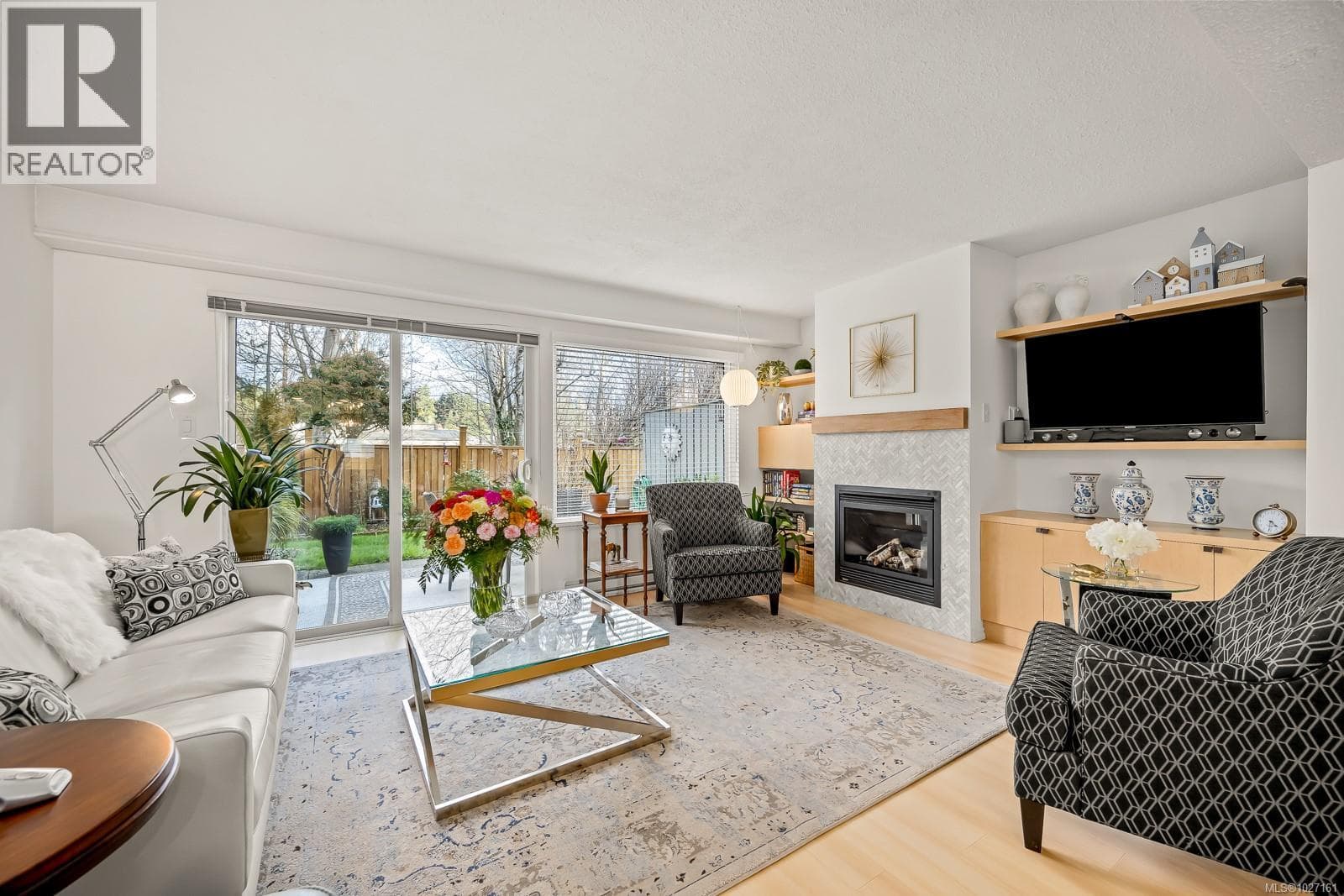 3 bed 2 bath single family at 305 1537 Noel Ave — $515,000