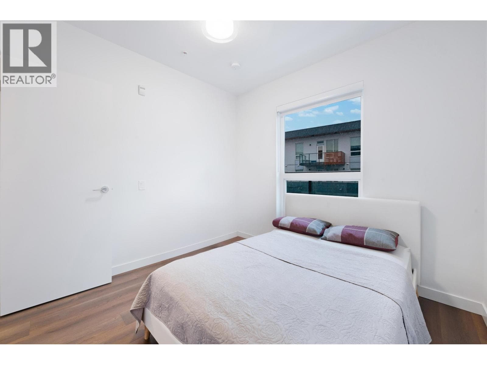 510 648 LEA AVENUE photo 4