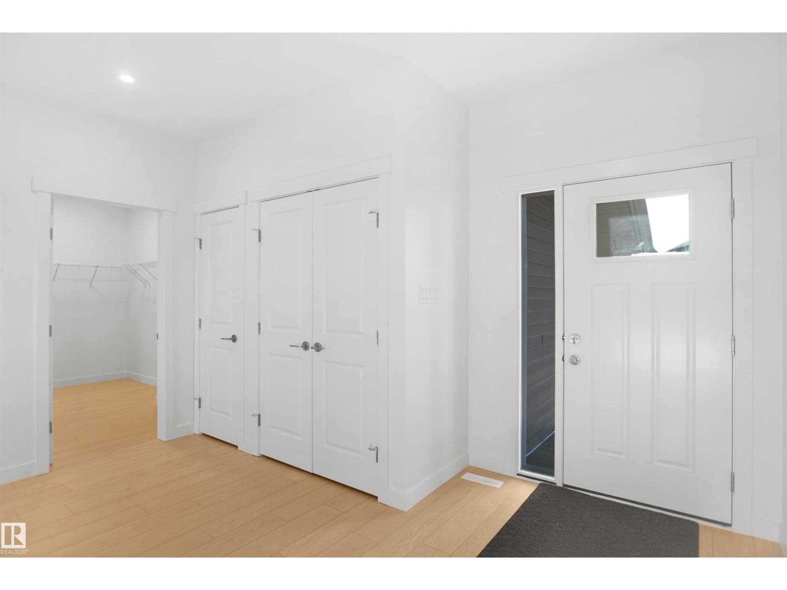 20608 27 AV NW photo 3