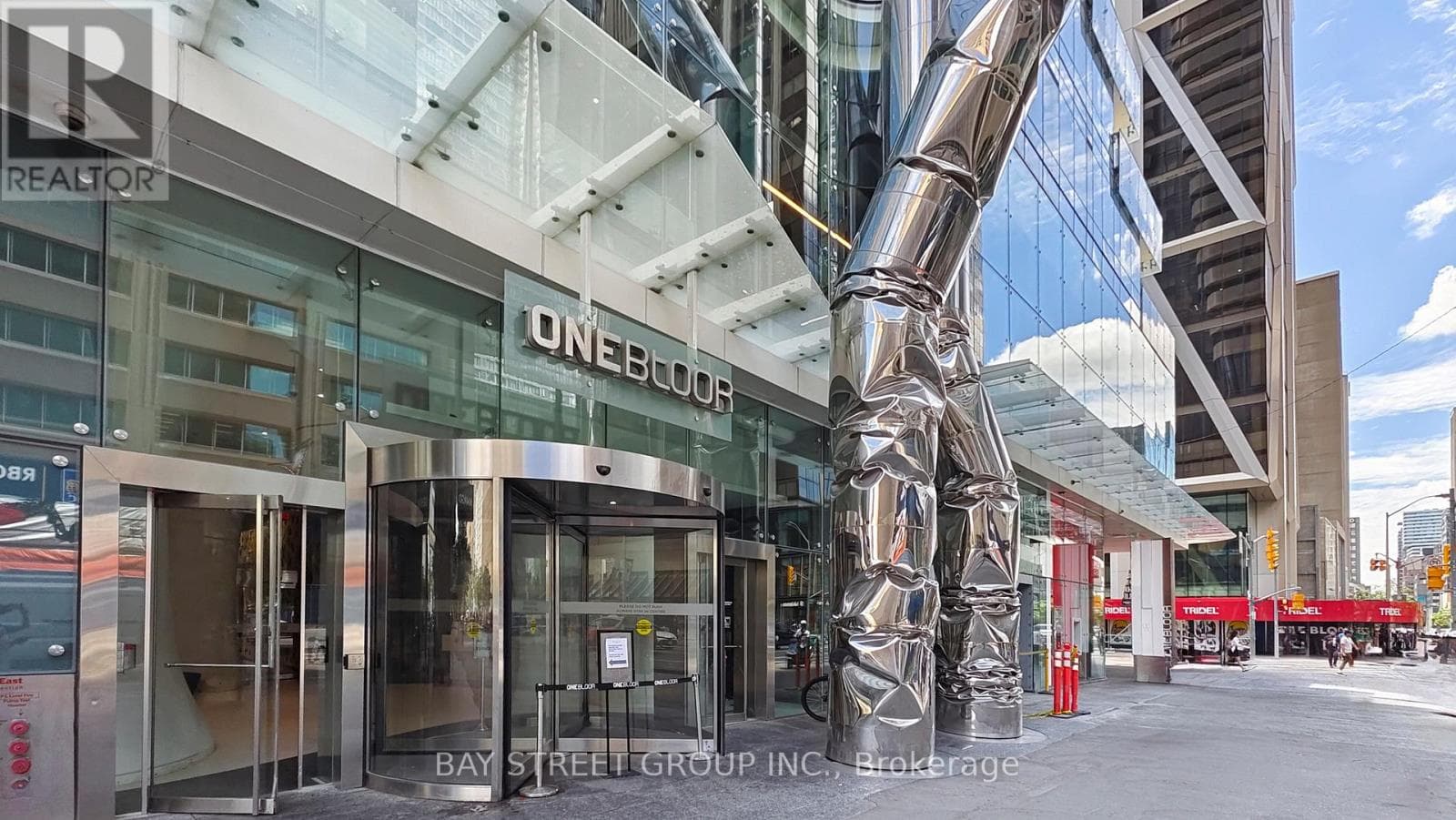 1701 - 1 BLOOR STREET E photo 3