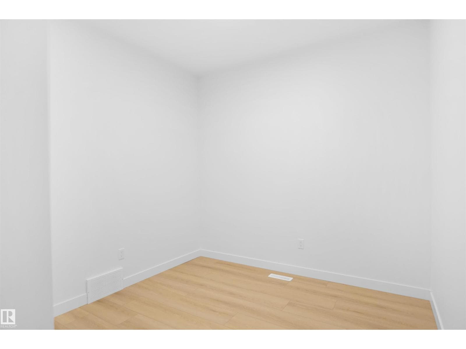 2120 210 ST NW photo 4