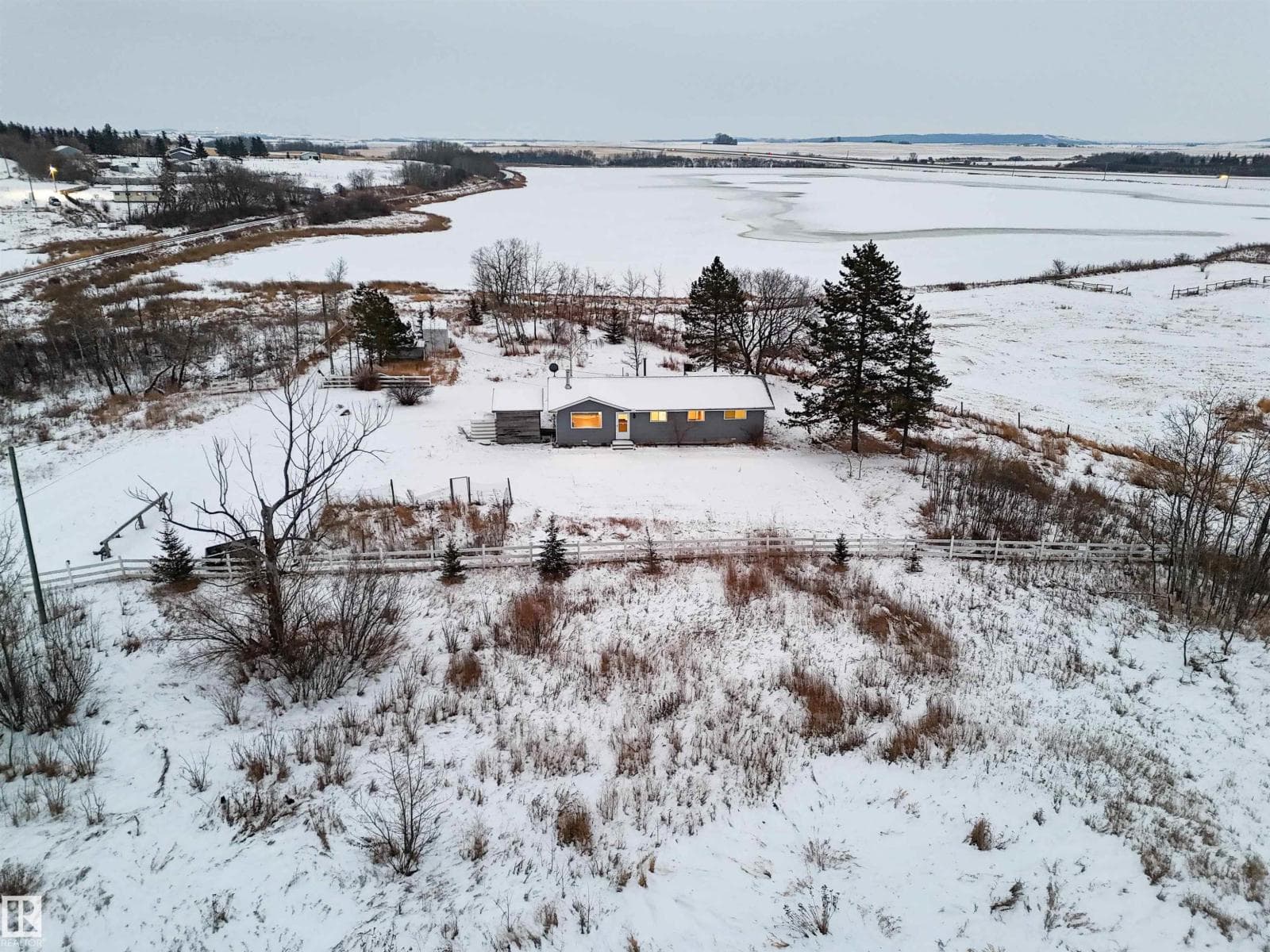4715 49 AV photo 9
