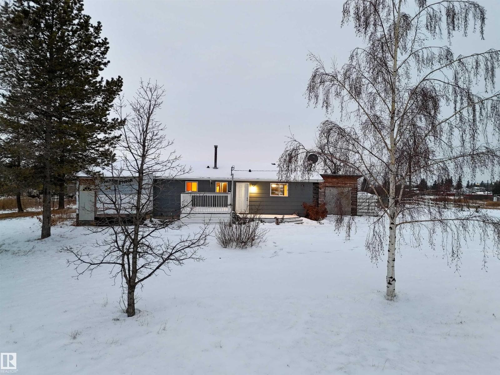 4715 49 AV photo 7
