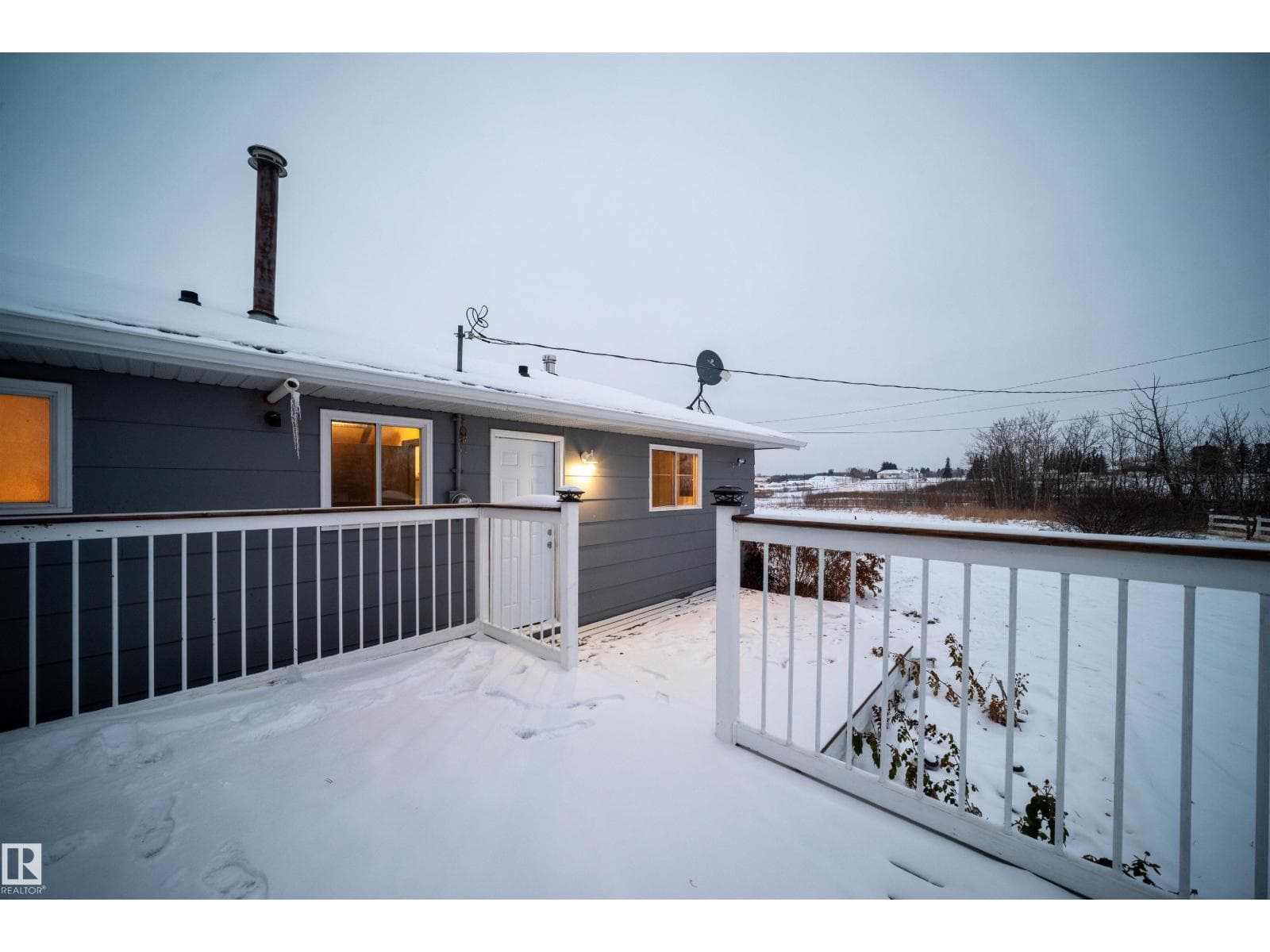 4715 49 AV photo 5
