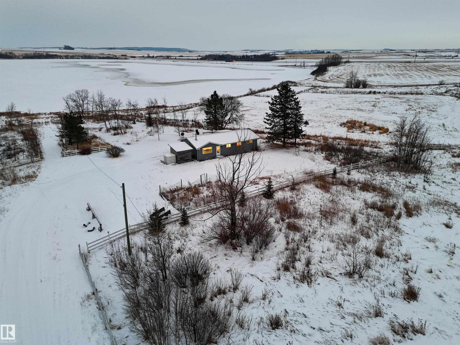 4715 49 AV photo 8