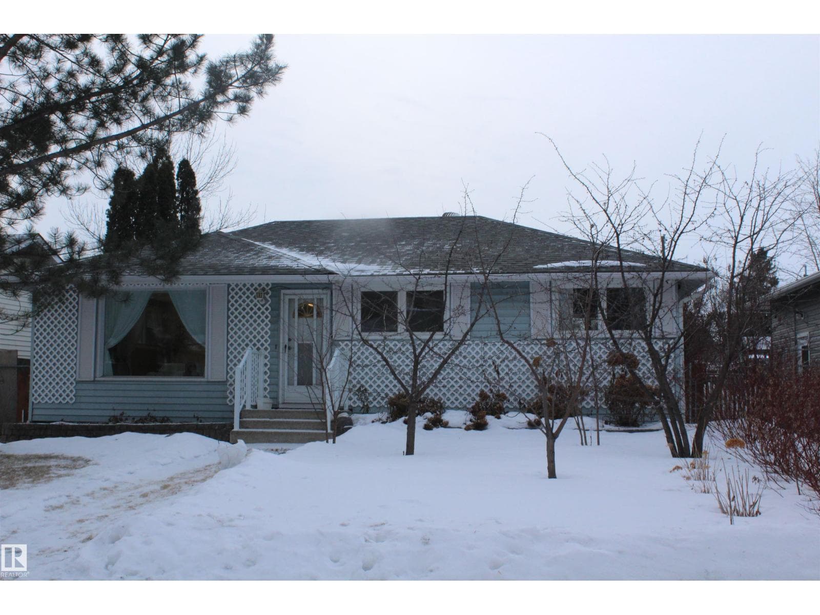 5 bed 2 bath single family at 12432 134 ST NW — $400,000