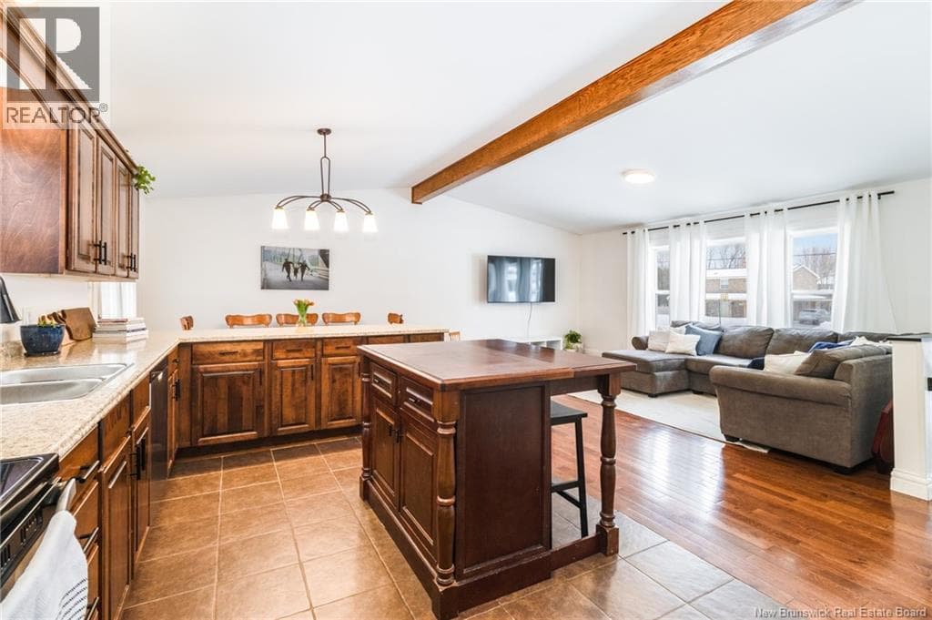 122 Parkwood Drive photo 3