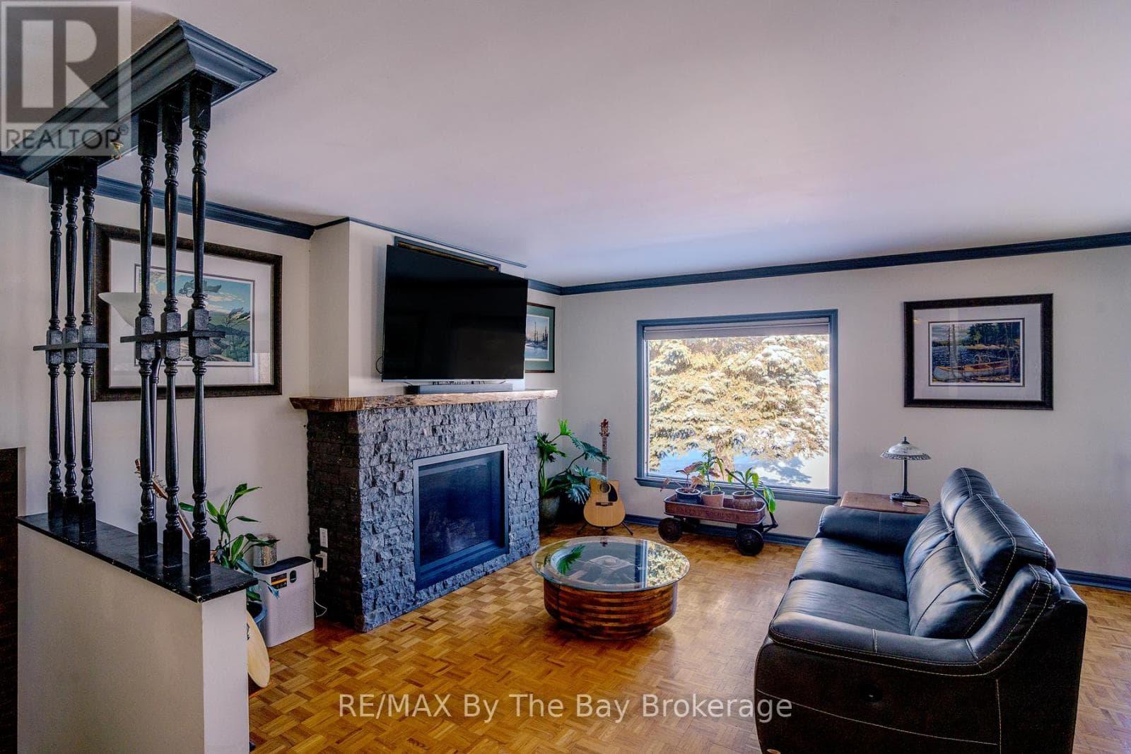 247 SIMCOE STREET photo 4