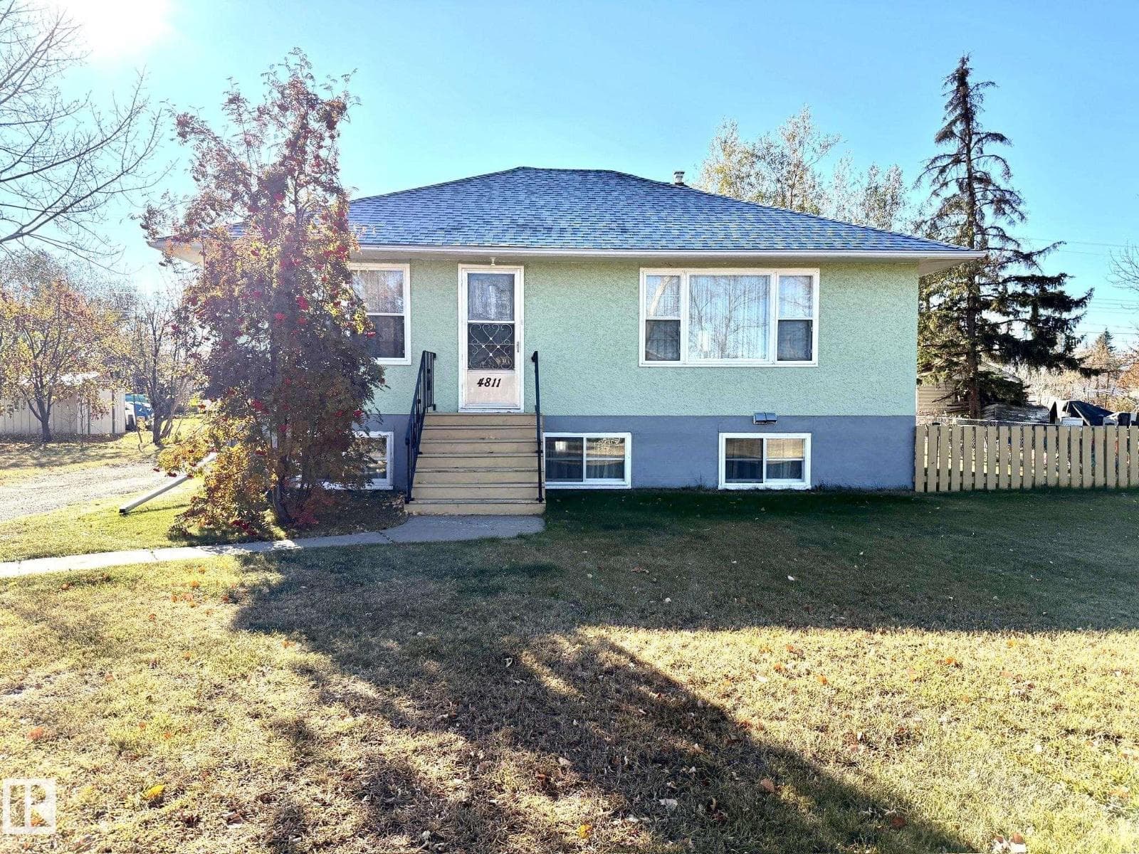 4811 51 AV — photo 2