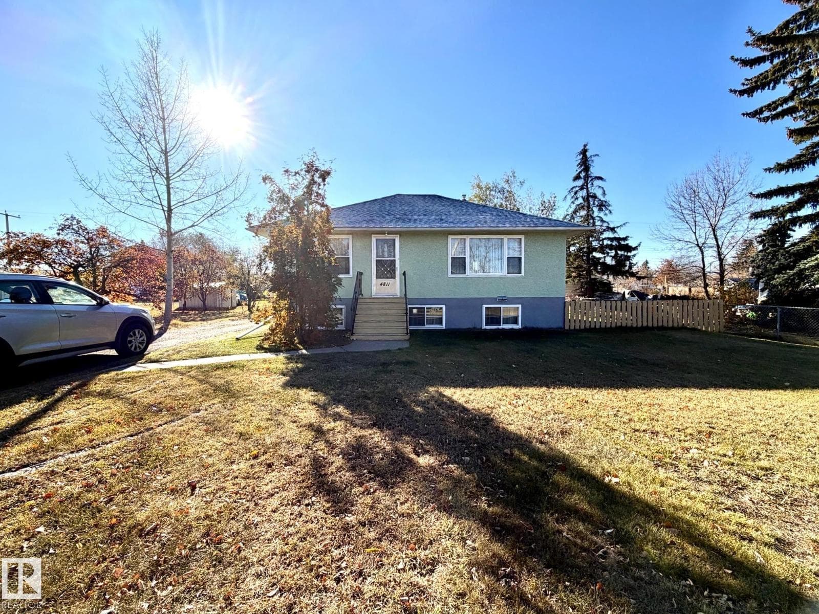 4811 51 AV — photo 3