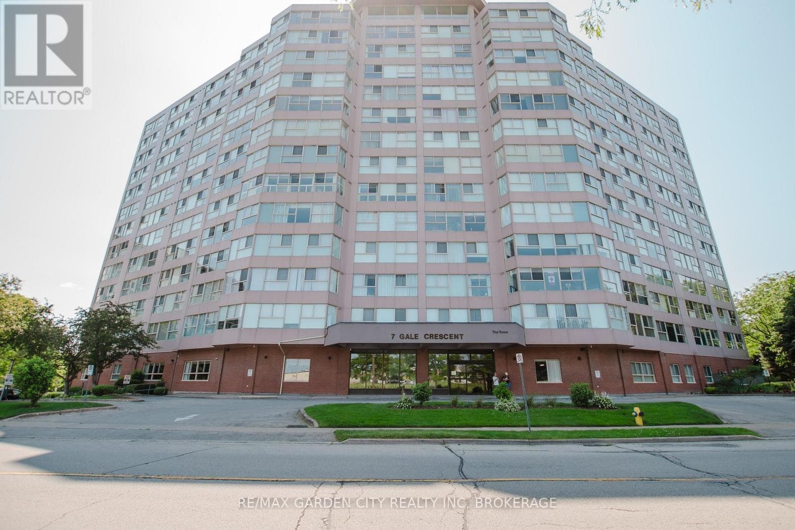 2 bed 2 bath single family at 307 - 7 GALE CRESCENT — $299,900