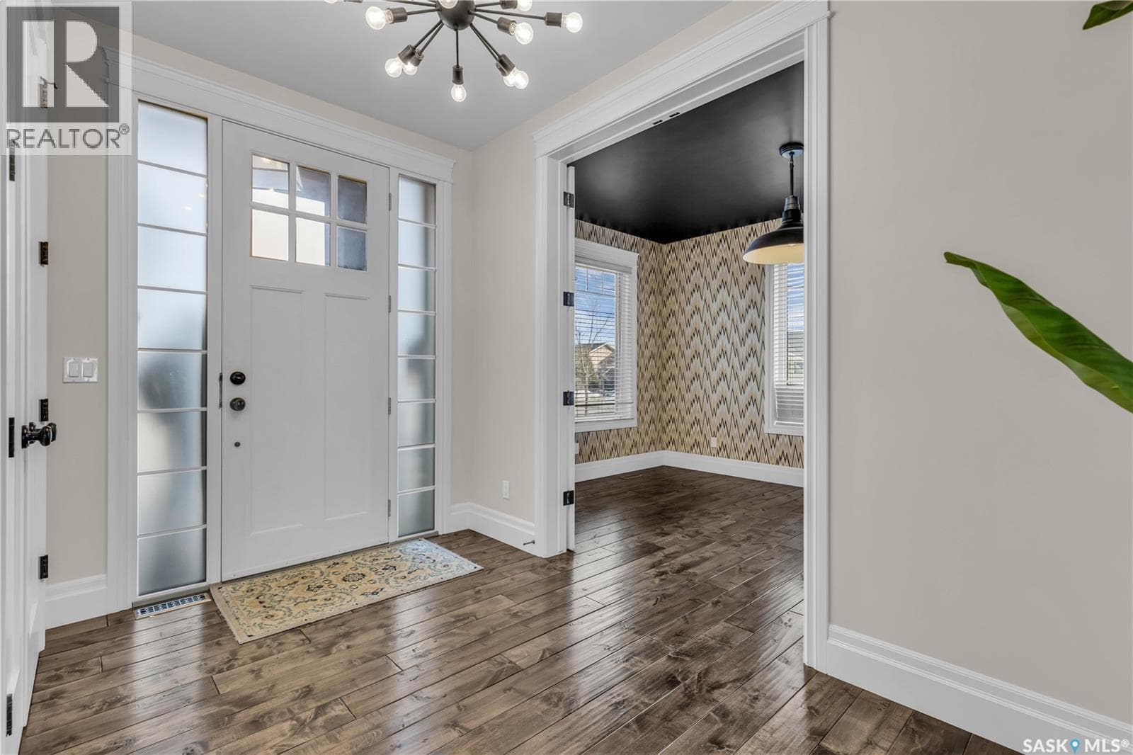 438 Horlick MANOR — photo 4