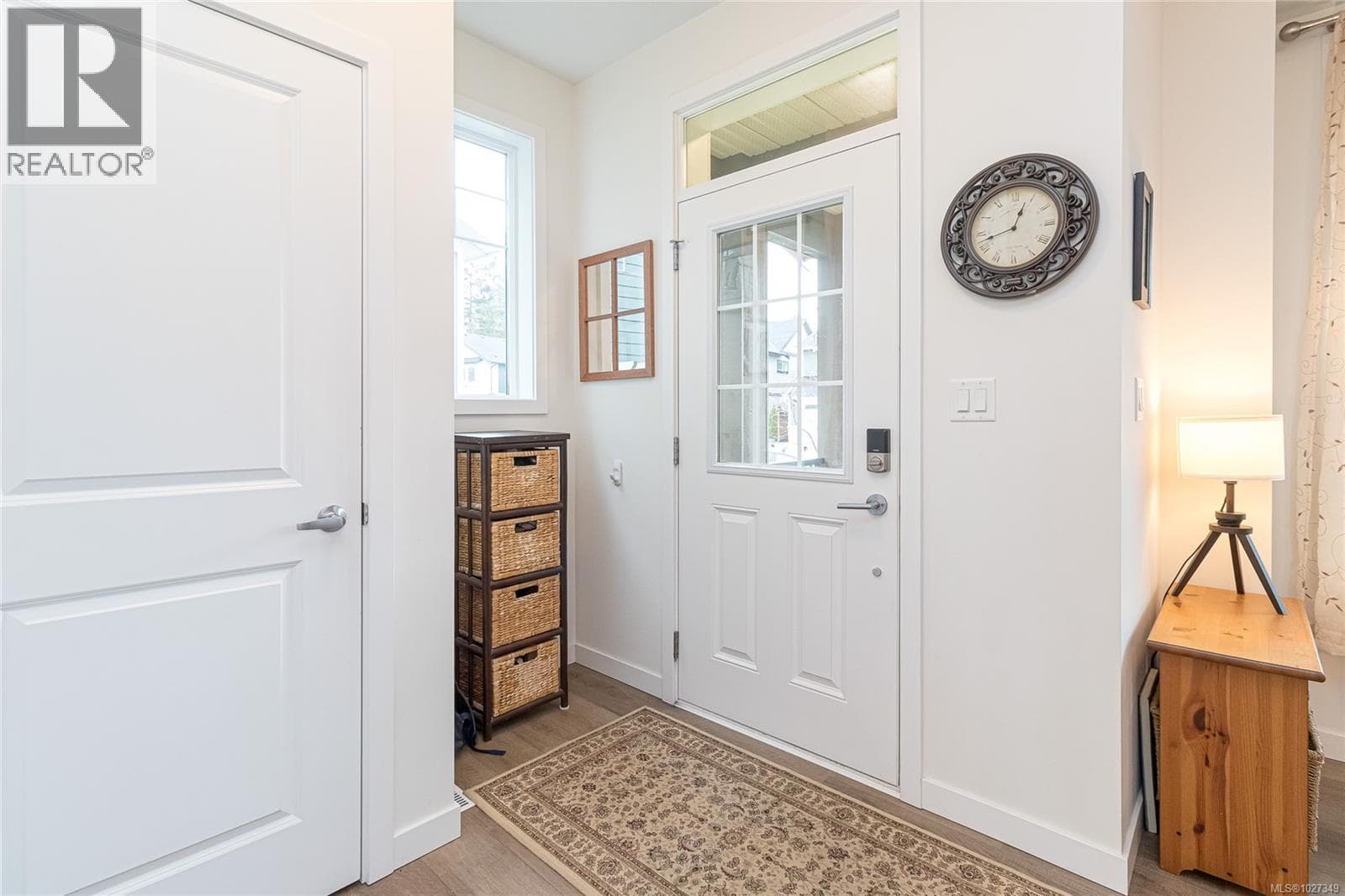 228 Caspian Dr photo 5