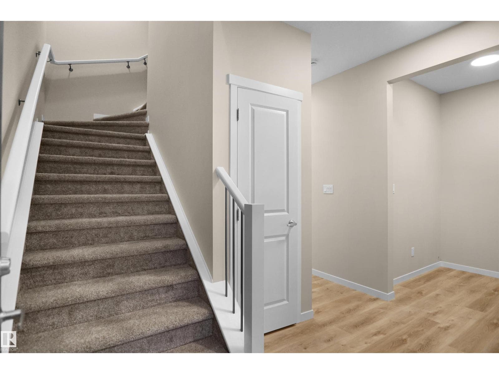 9828 219 ST NW photo 2