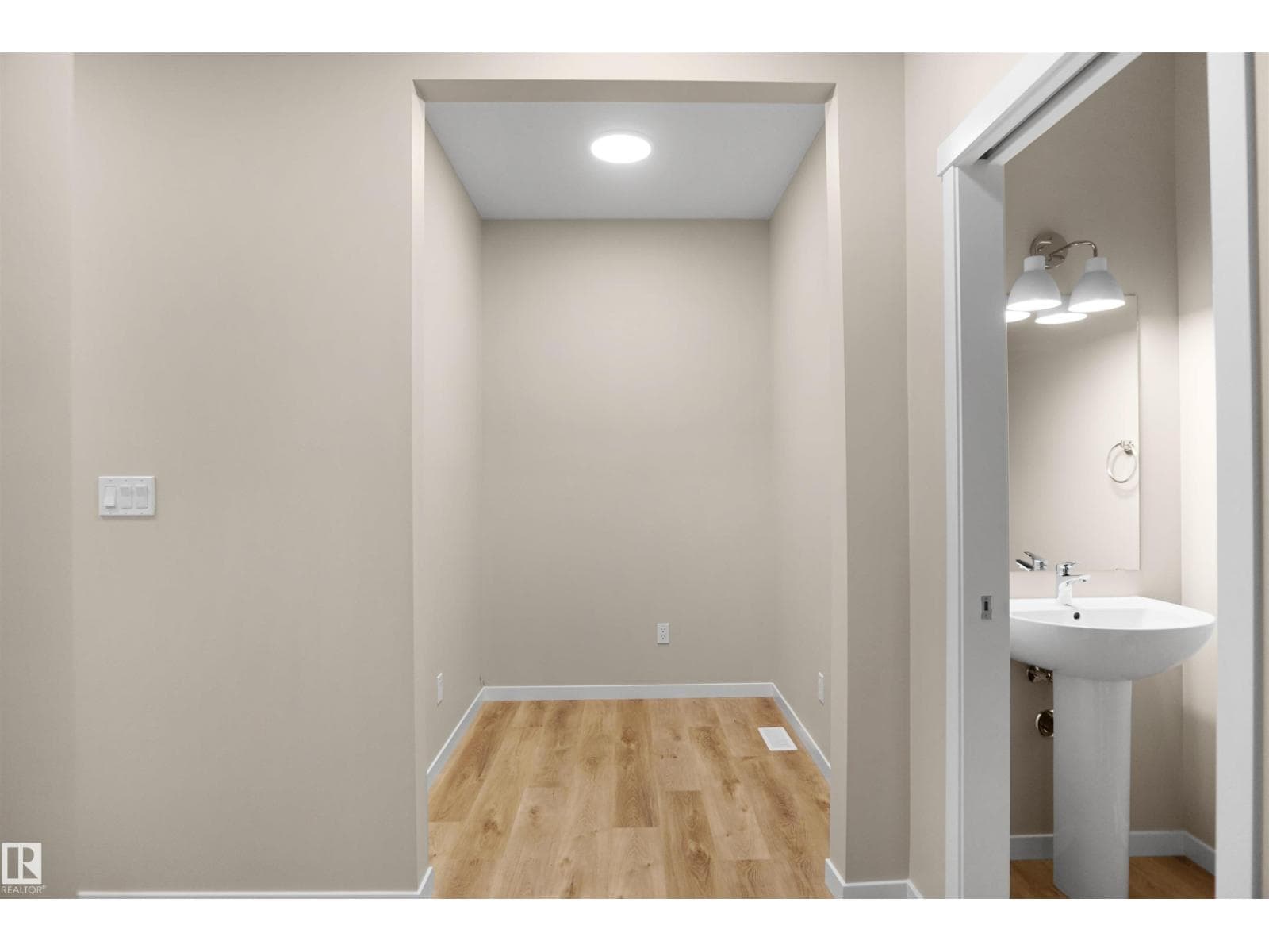 9828 219 ST NW photo 3