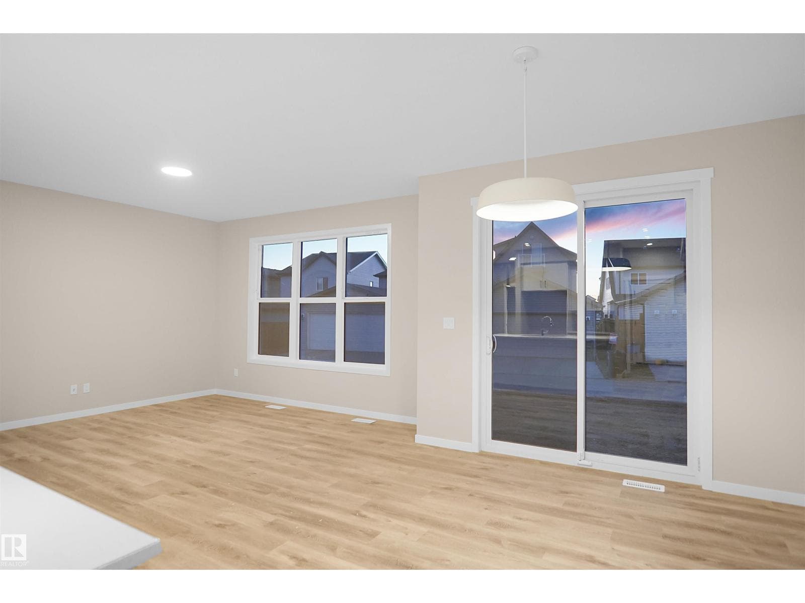 9828 219 ST NW photo 4